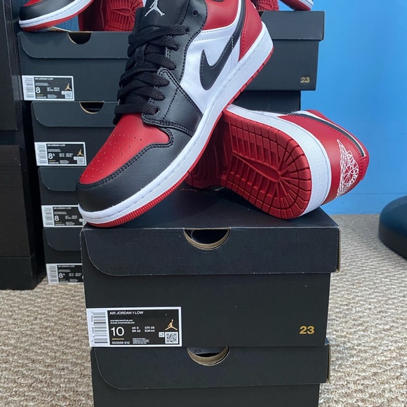 Jordan 1 Low Bred Toe (sizes 8,8.5,9,9.5,10,10.5) - Picture 2 of 4